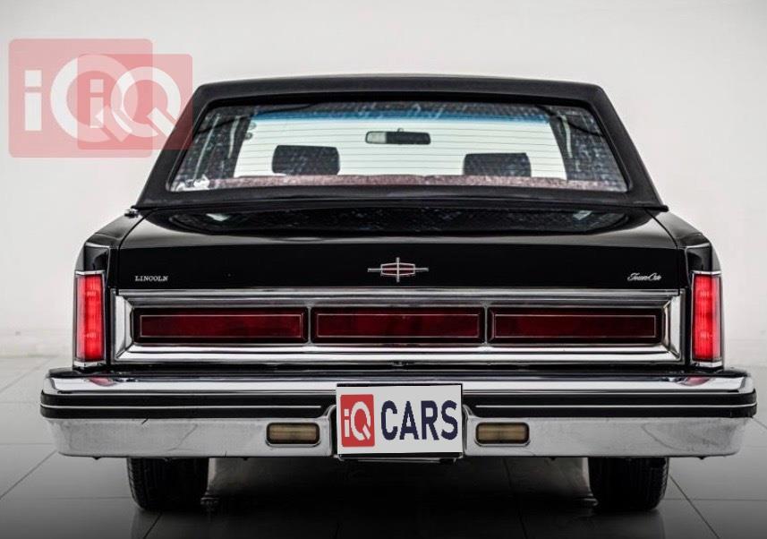 لينكولن تاون كار